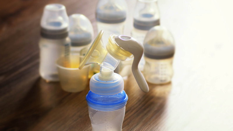 breast pump and bottles 