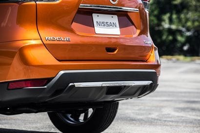 2017 Nissan Rogue SL rear diffuser detail