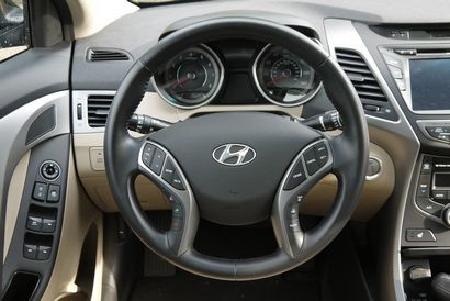 2014 Hyundai Elantra Limited sedan