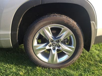 2016 Toyota Highlander Hybrid Limited 19-inch alloy wheel