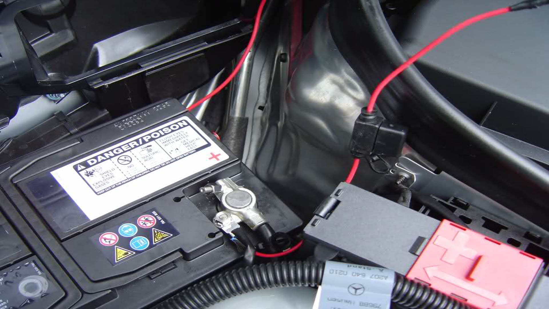 Measurement character believe Mercedes-Benz C-Class: How to Replace Battery | Mbworld