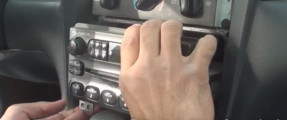Ford Mustang V6 and Mustang GT 1994-2004: How to Replace Stereo