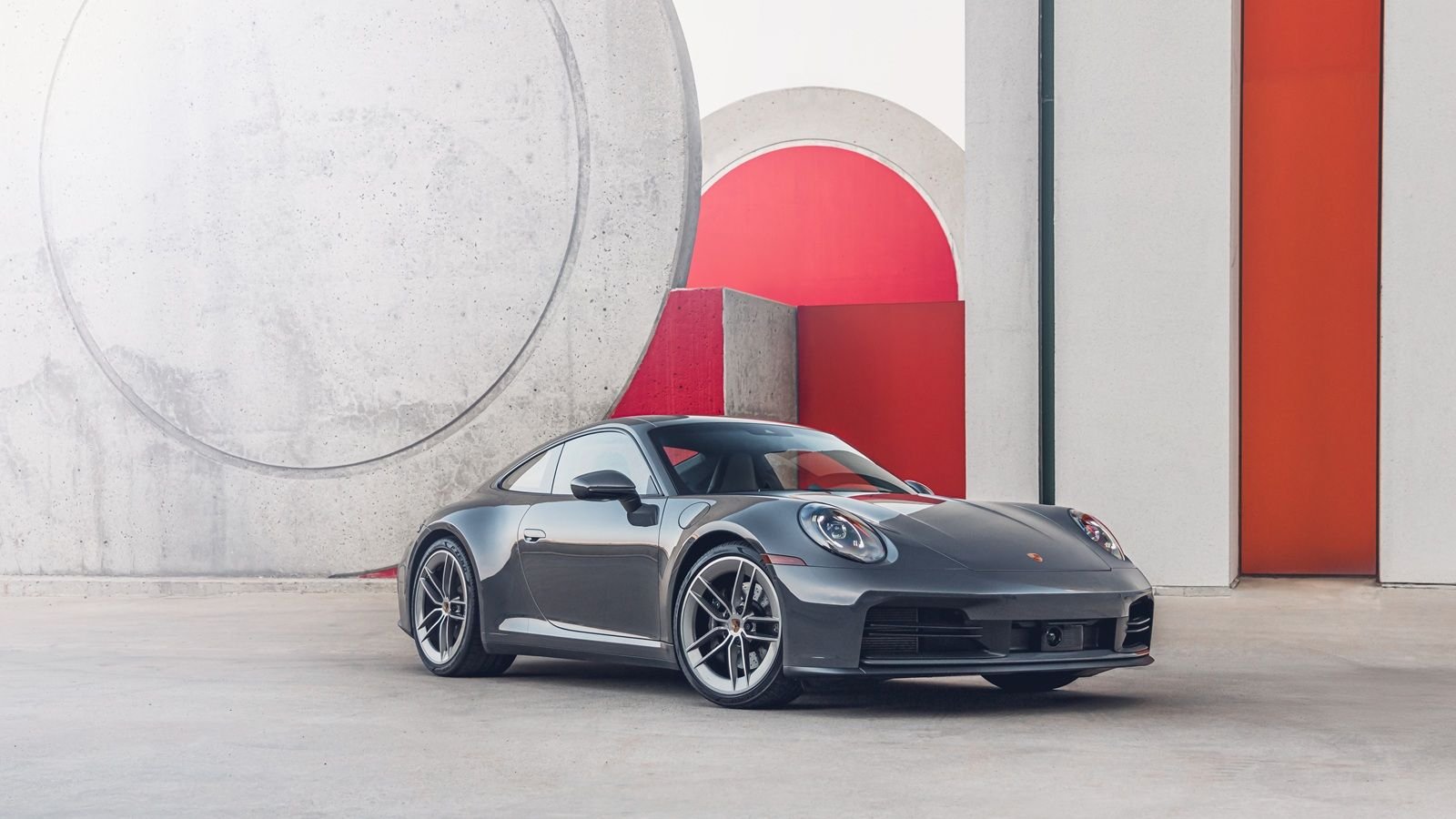 5 Reasons to Choose the 911 (5 Reasons to go LC 500)
