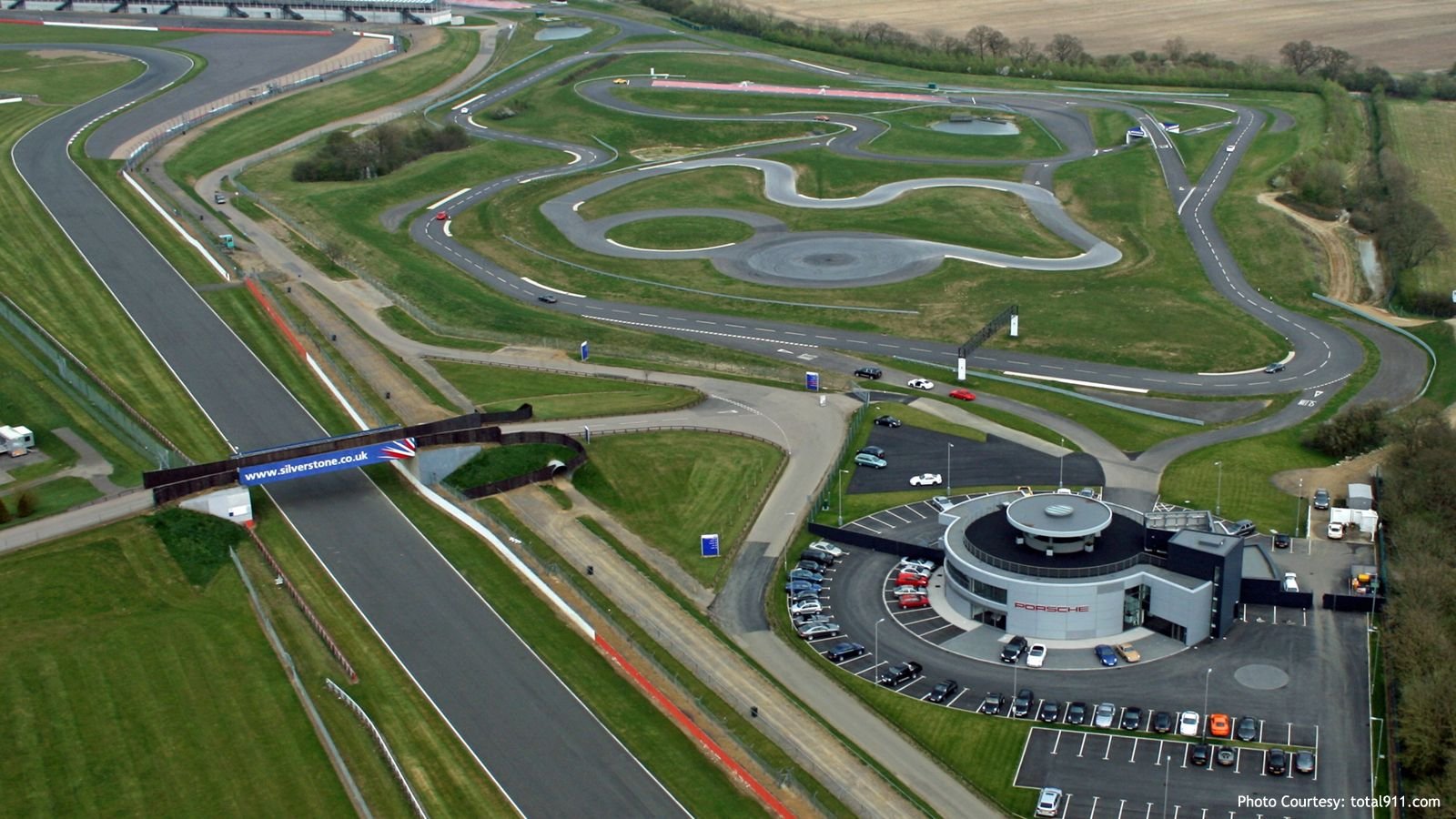 Porsche experience center russia