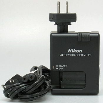 nikon_D7000_battery_charger.jpg