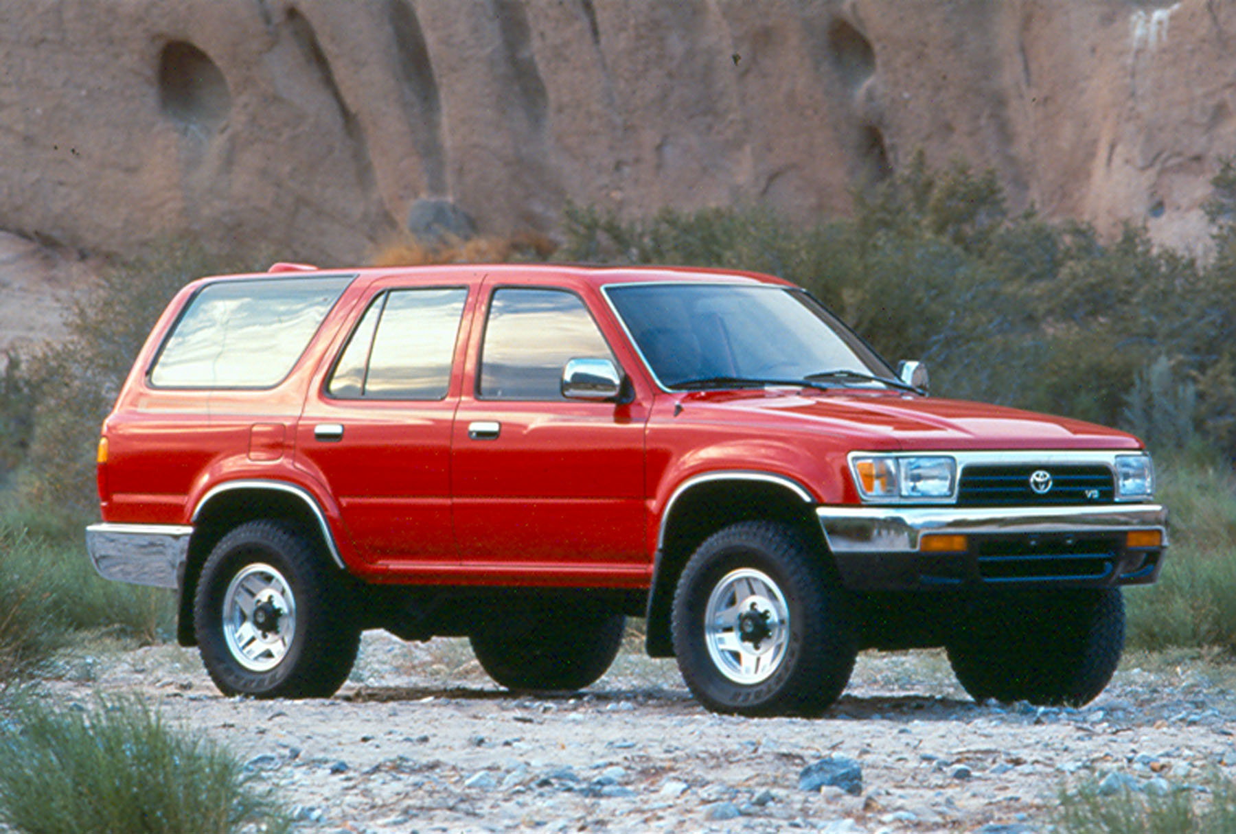 2x KYB Shocks & Struts Front Shock Absorber For Toyota Pickup 1984~1995