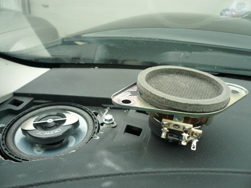 Toyota Tundra 2000 to present Aftermarket Sound System Modifications
