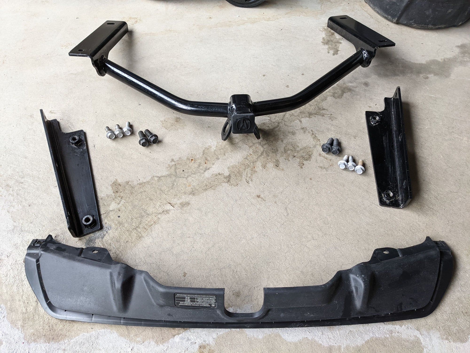 Exterior Body Parts - FS: 2019-2021 Acura RDX Towing Hitch with Trim Cover (OEM) - Used - 2019 to 2021 Acura RDX - Kitchener, ON N2R0A7, Canada