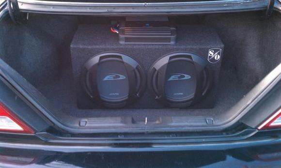Alpine Type E's... Two Alpine Amps (mono for subs and 4 channel for JL speakers) (total: 750 watts) Sound Ordnance Box
