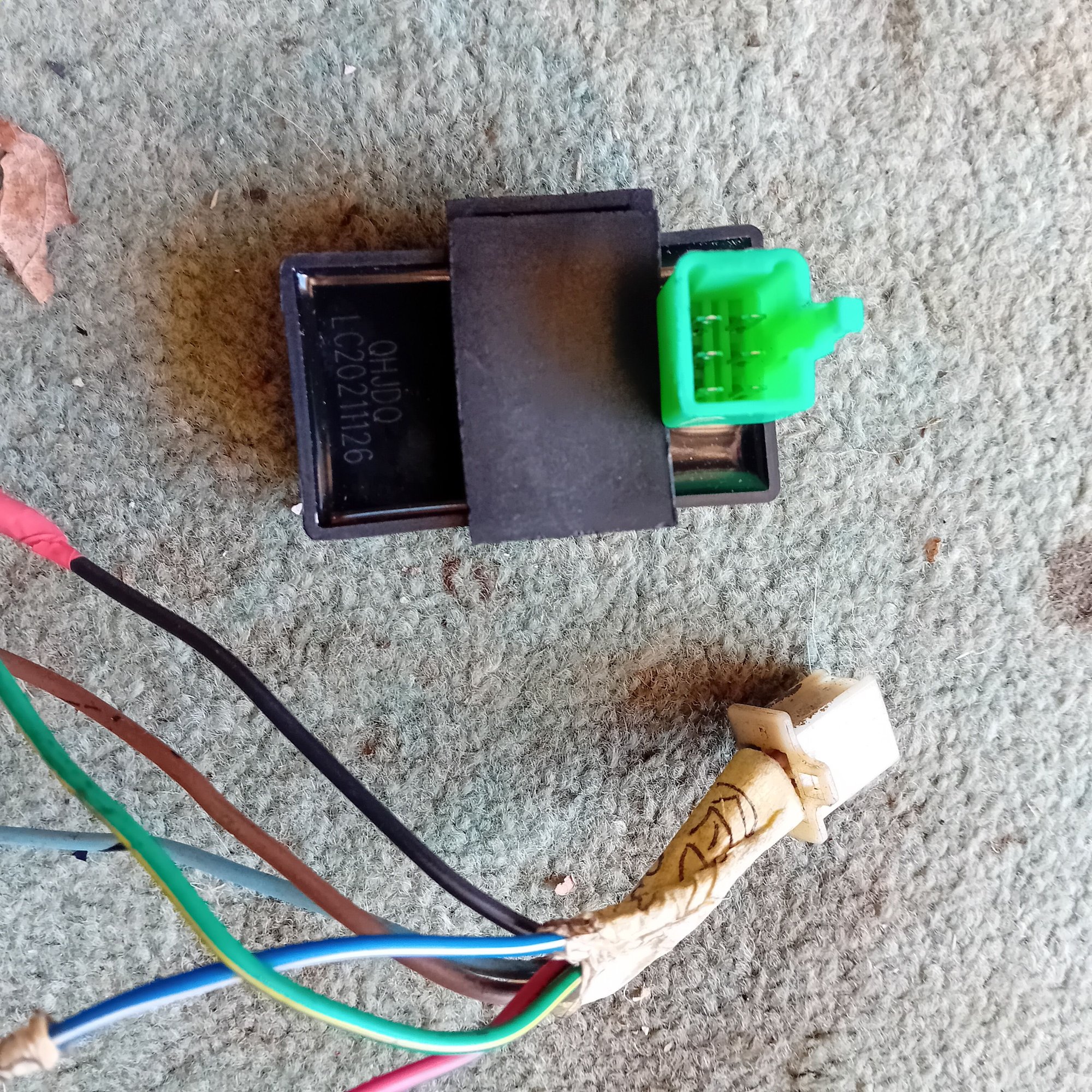 This is part of the old loom and was connected to a fuel cut off relay.