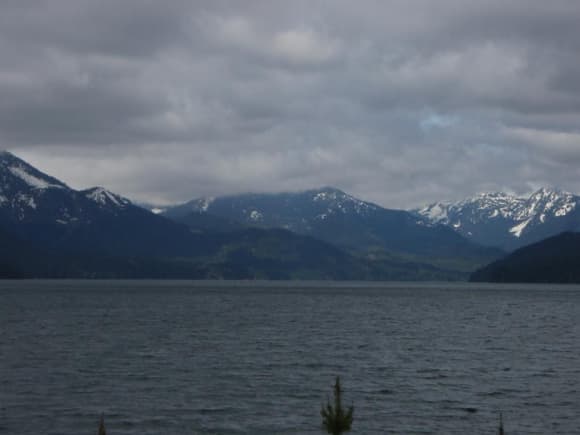 Lake Kachess and Cascade mountains