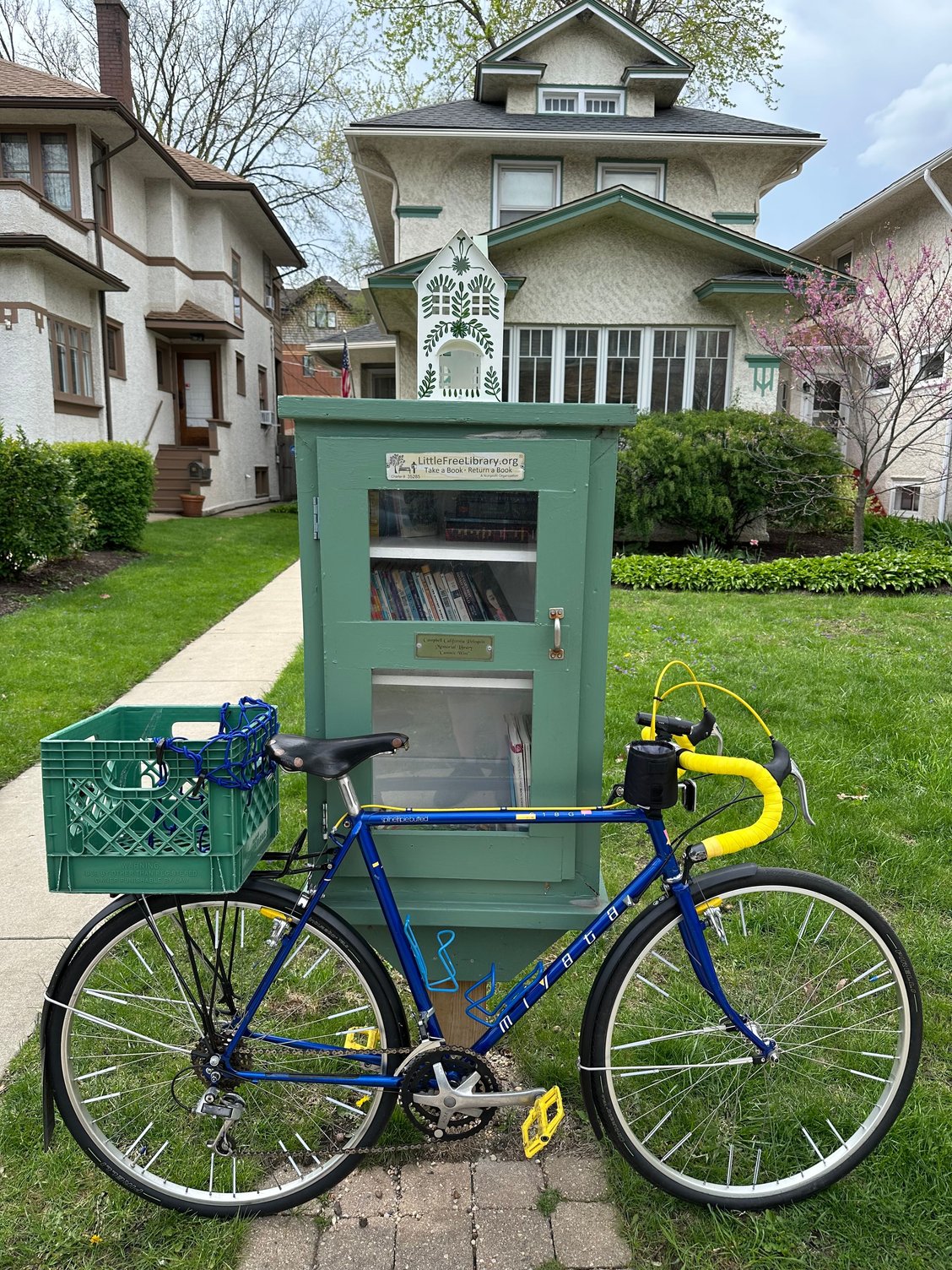 Nice and roomy! But I hadnt noticed until I stopped in front of it that they’d swapped out the li’l house sometime in the past few years…