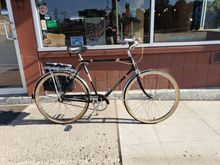 Out for a coffee run, the rack has been polished and reattached. Swapped the block pedals with rolling rubber blocks for a pair of Wald rat trap pedals dug out of the Co-Op's used 1/2" pedal bin. Added $2.50 to the project. 