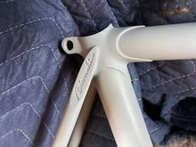 Cursive logo on seat stay tip. Nice