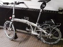 Dahon Mu XL in "winter" trim.