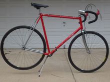 Couldn't pass this up for $50 F/F, brakes, crankset and frozen seatpost. Wanted to have a S/F in the stable.