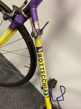 It’s filthy too, and is that a bit of a cracked paint at the headlug? 