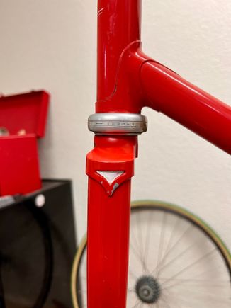 Offset fork crown, like the 3Rensho ones.