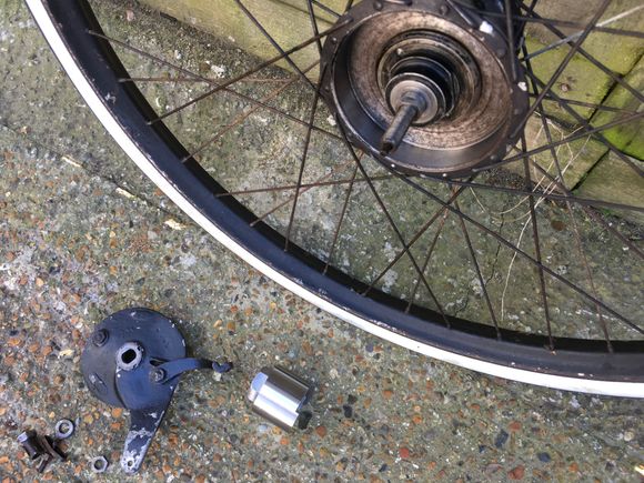 You can see the two flats on the BSA 3 Speed End Cap