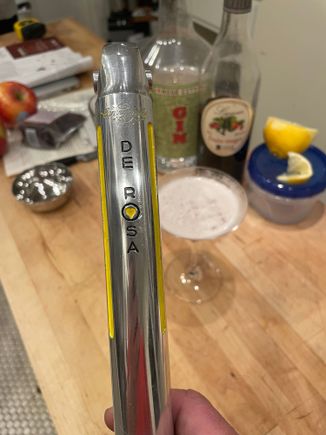 2 oz gin
3/4 oz lemon juice
1/2 oz combiner fruit rouges
1/2 oz simple syrup
1 egg white. 