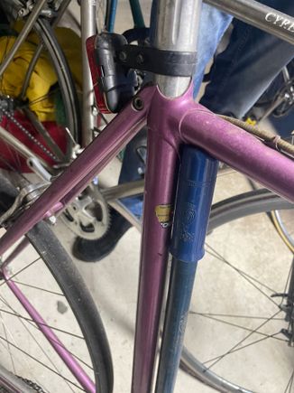Hidden seat post bolt