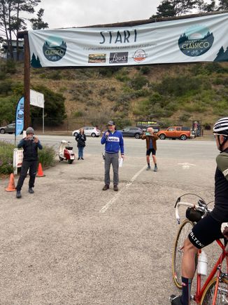 The announcer about to drop the flag on the C&V wave. Modern gravel bikes were an hour later. 