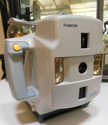 Polaroid Macro 5
Crazy technical plastic was originally for medical and police ultra macro closeups.