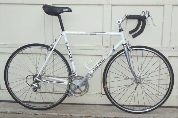 Too small!
1990's Raleigh USA Team Technium
753 mains and SR Litage fork
Drove too far for what was supposed to be a 58cm frame to pass it up.