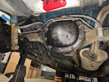 New Differential gasket, RTV on one side of the gasket and the bolts. 