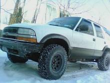 31x10.50x15 mastercraft courser mt
15x7 unique wagon wheels
t-bar crank and custom 3" rear shackles