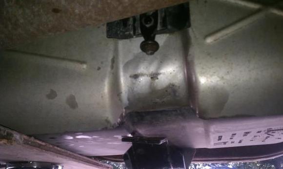 The one snag during the swap...upper gas tank strap hanger broke right off...