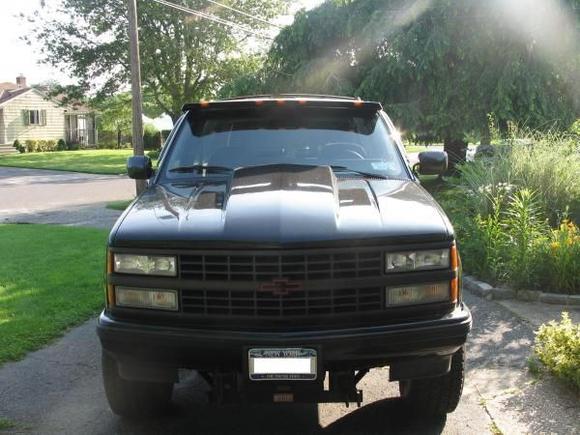 Front end with new cowl inducted hood. Also new front lights because the old ones where all faded.