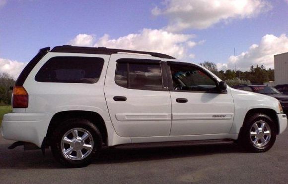 The money shot.  Fully loaded, step bars, remote start, power moon-roof..low kms :)