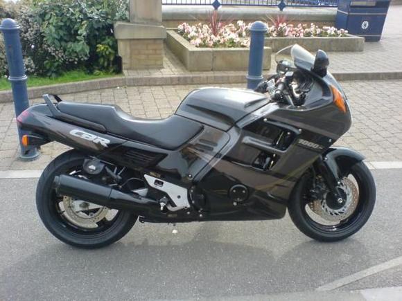 CBR 1000FN Bought by my mate back in '92 when it was 6 months old, and still owned by him after 17 years and 21,000 miles !!!!