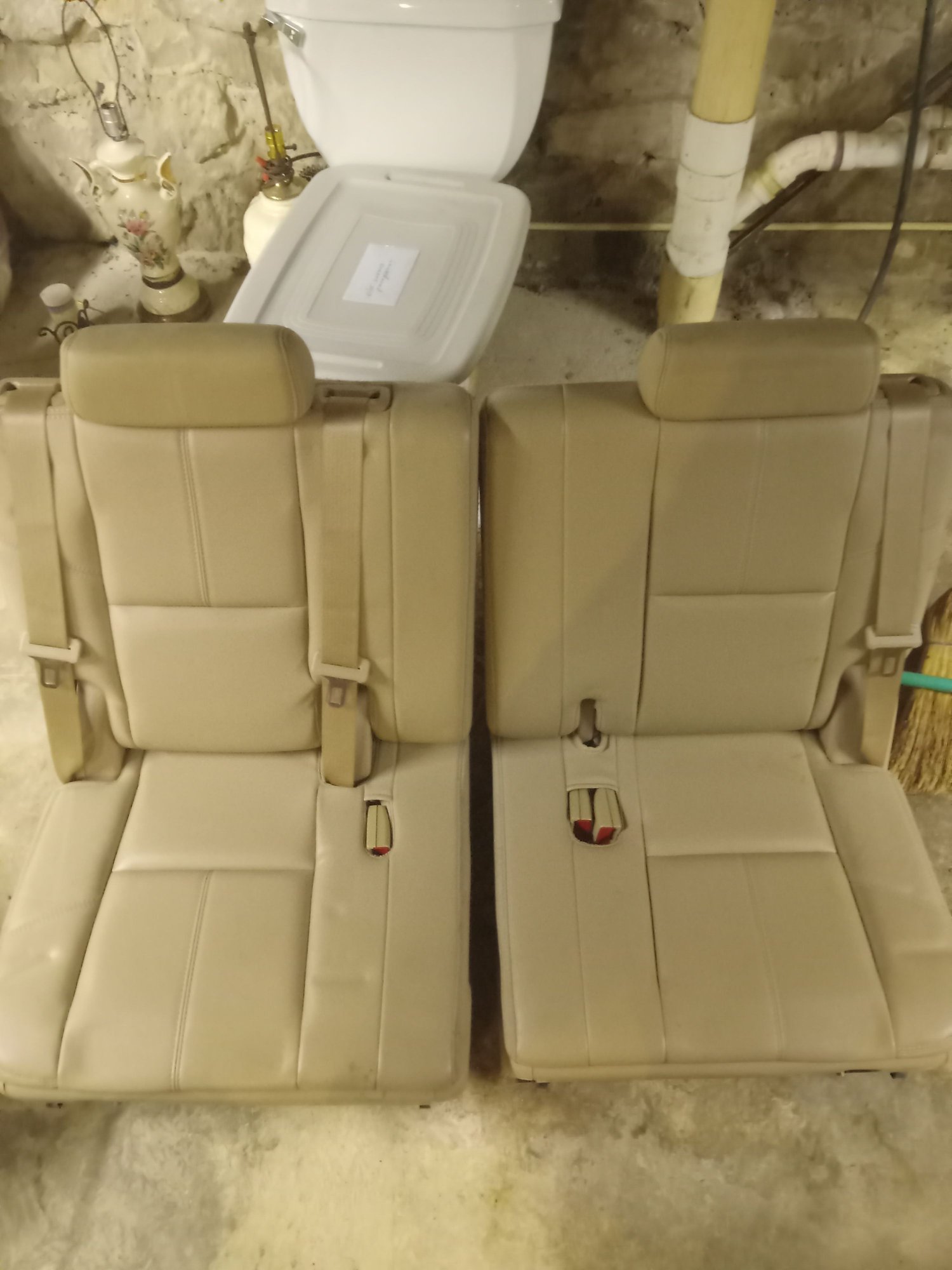 Interior/Upholstery - Chevy Tahoe 3rd Row Seats - Used - 2007 to 2014 Chevrolet Tahoe - Williamsport, MD 21795, United States