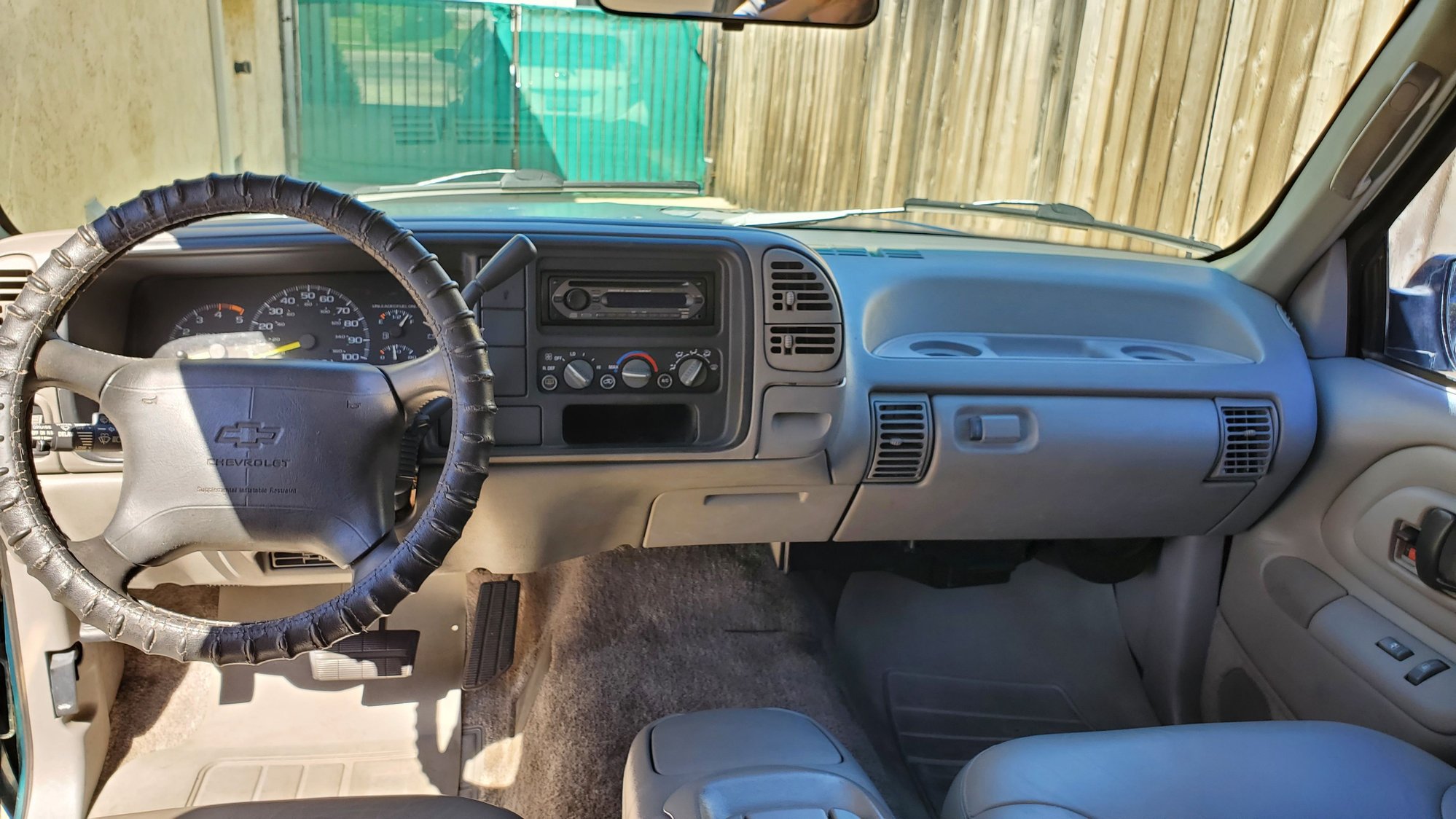 1995 Chevrolet Suburban 1500 - 1995 Chevrolet Suburban - Used - VIN 1gnec16k9sj320563 - 229,000 Miles - 8 cyl - 2WD - Automatic - SUV - Other - Tarzana, CA 91335, United States