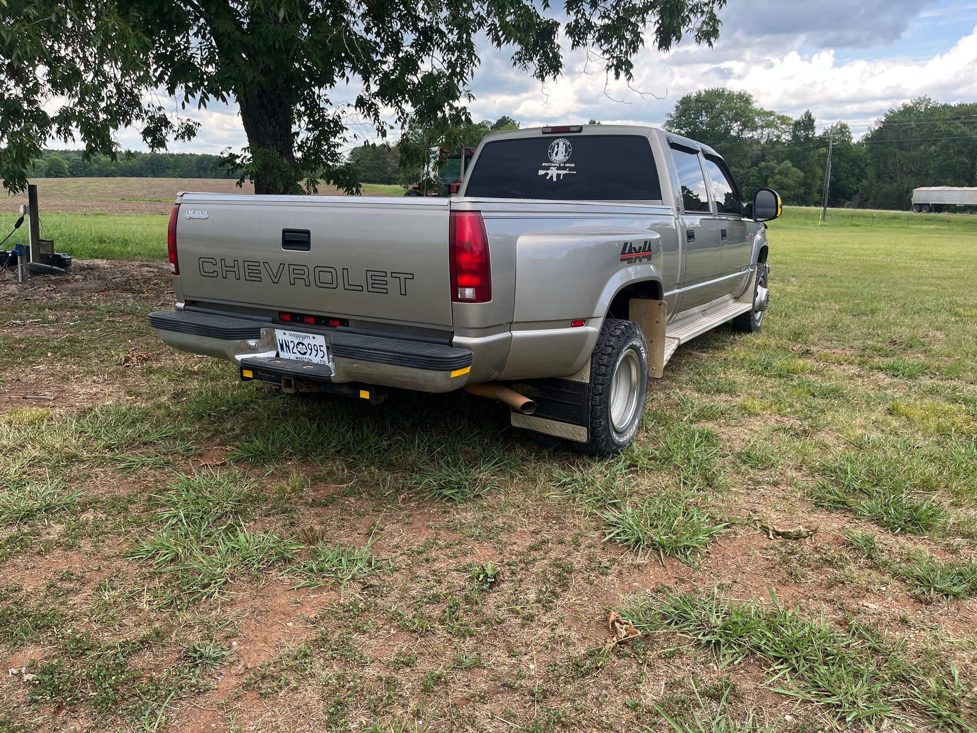 1999 Chevrolet K3500 - 43k 1999 3500 dually - Used - VIN 1GCHK33J0XF065442 - 43,000 Miles - 8 cyl - 4WD - Automatic - Truck - Beige - Macon, MS 39341, United States
