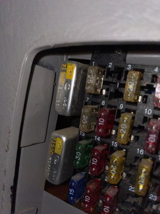 I have 2 20’s in mine. One of them is in that spot labeled for a 30. Everything works fine. 