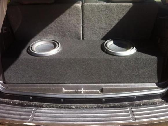 10 inch Rockford Fosgate p3s with a custom enclosed box behind the third row of seats.