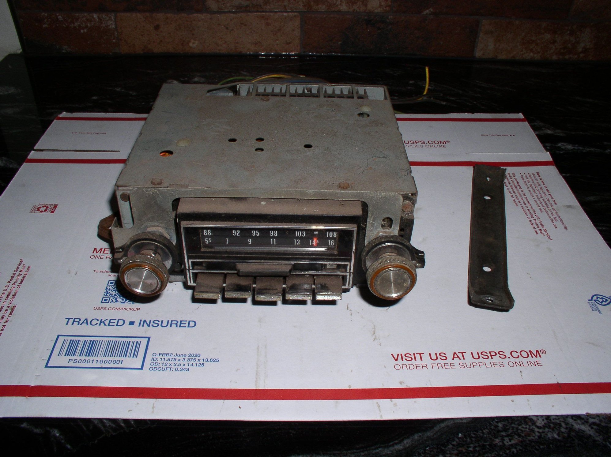 23BFM3 AM/FM Stereo radio Delco 7935033 - ClassicOldsmobile.com
