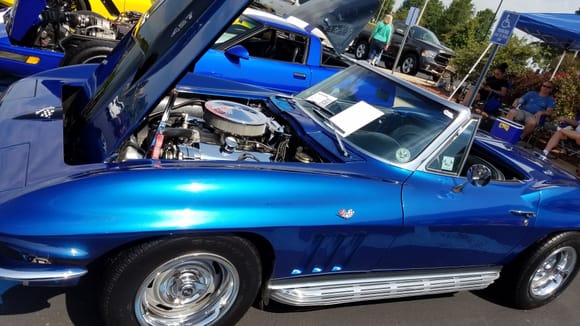 Beautiful 66 Vette convertible with 427 in it