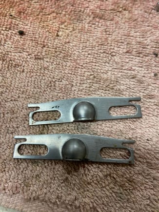 Number 1 and 2 stamps on the adjustable ball plates for the end link