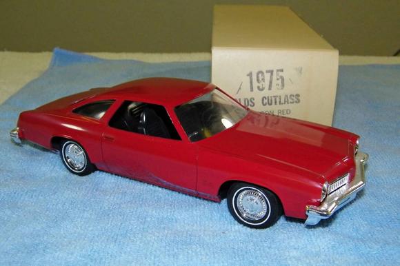 1975 Oldsmobile Cutlass Promo Model Car small