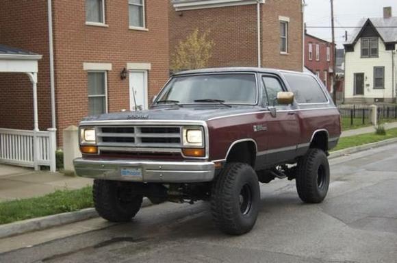 '88 Dodge Ram Charger on 35's