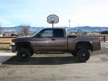 2000 Dodge Ram 1500 Quad/Extended cab with fender flares, nerf bars, spray in bed liner, rear tool box
