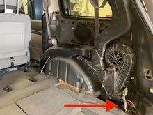 The red arrow points to G302.