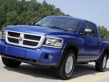 2008 Dodge Dakota front view