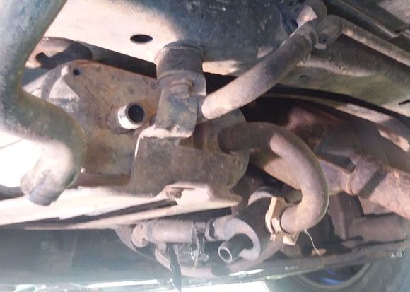 What is the black dealybopper and should it have a hose on it?