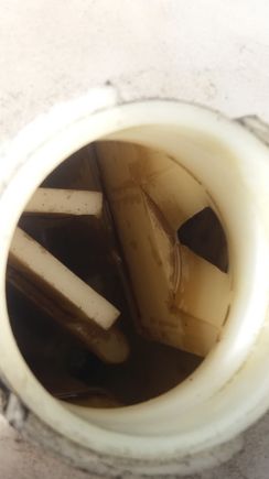 Reservoir according to Chilton manual...has separate hydralic compartments for both systems...but if main brake line is leak....does that cause reservoir to be fully drained?