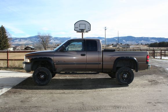 2000 Dodge Ram 1500 Quad/Extended cab with fender flares, nerf bars, spray in bed liner, rear tool box